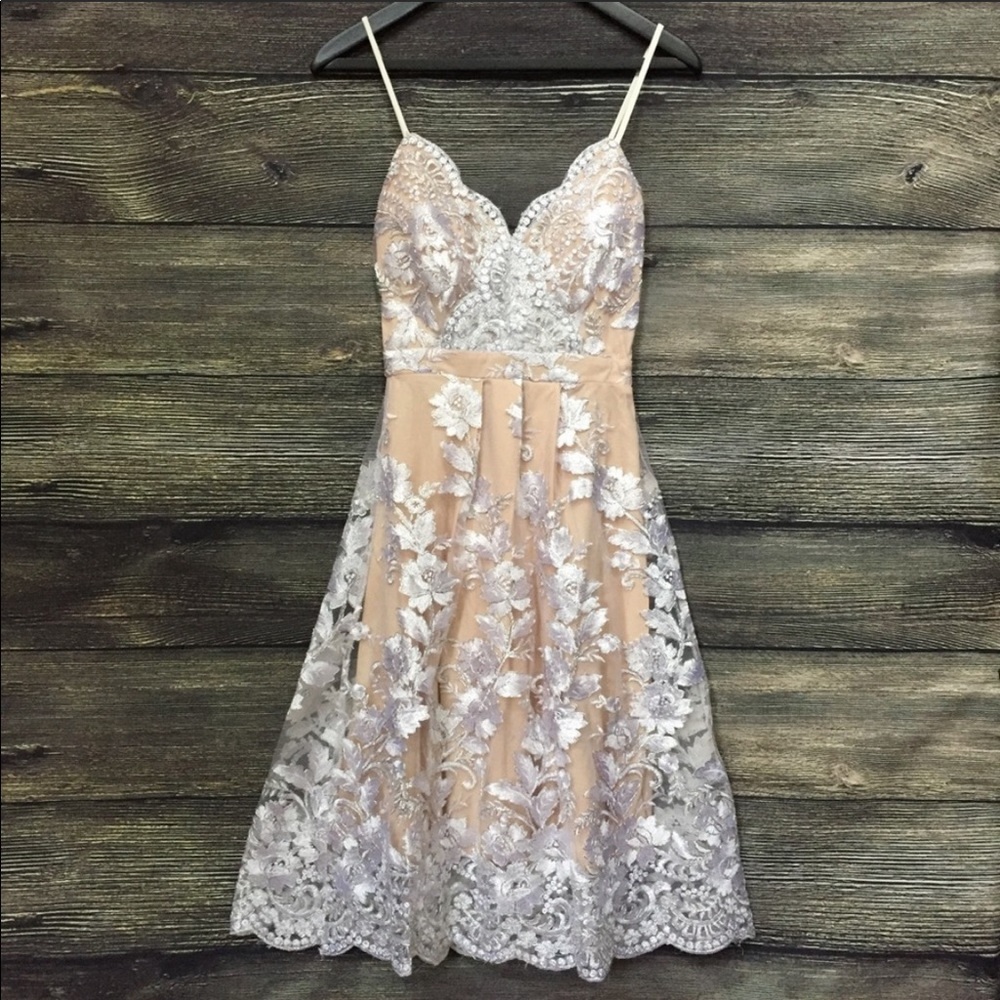 Beautiful midi dress ✨😍